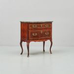 1172 1215 CHEST OF DRAWERS